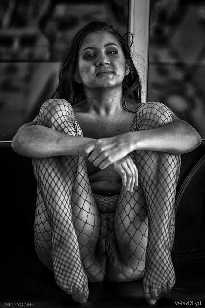 25P Beauty in Black and White 4