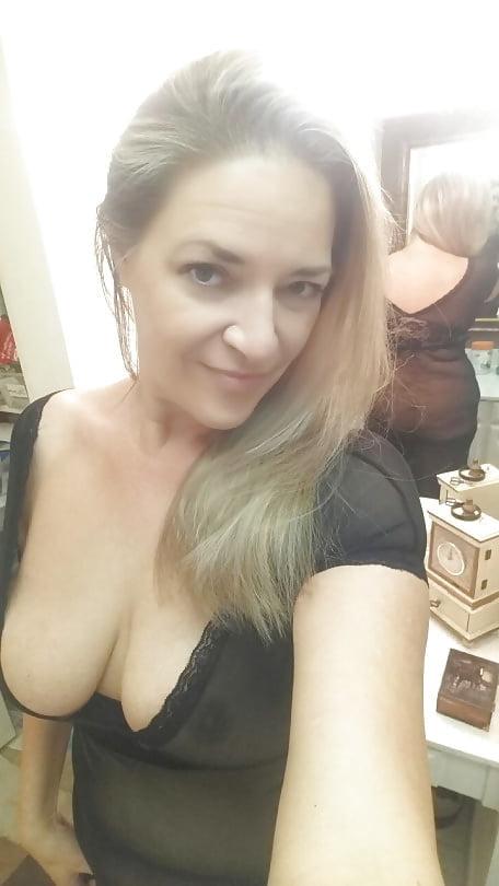 25P Gorgeous and Busty Mature Ladies 7
