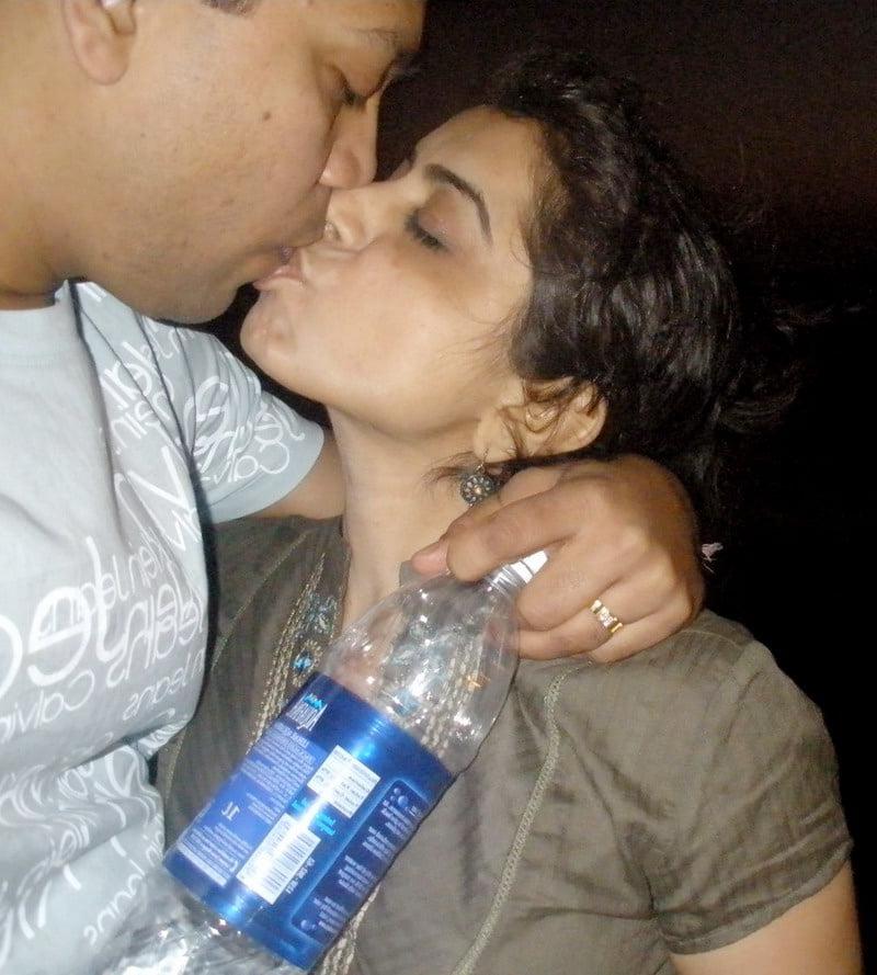 25P Desi Porn Pics 2