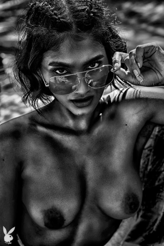 25P Beauty in Black and White 10