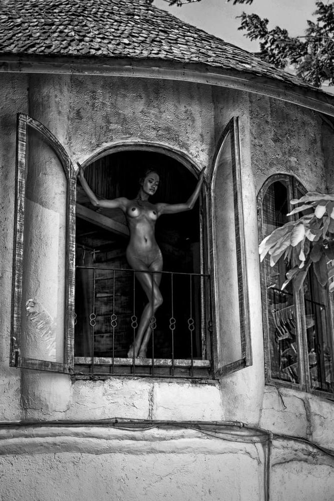 25P Beauty in Black and White 16