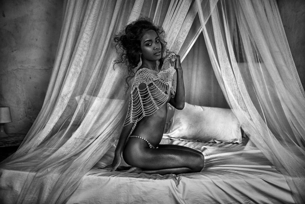 25P Beauty in Black and White 16