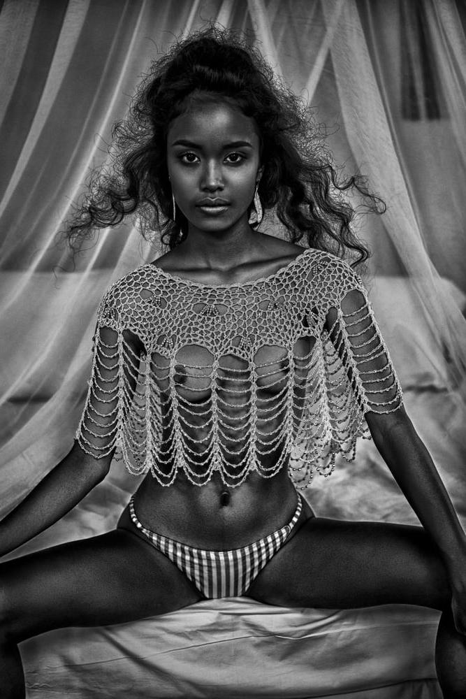 25P Beauty in Black and White 16