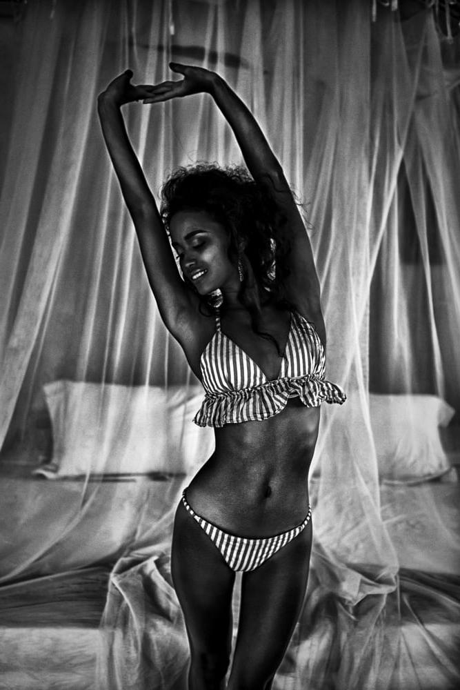 25P Beauty in Black and White 16