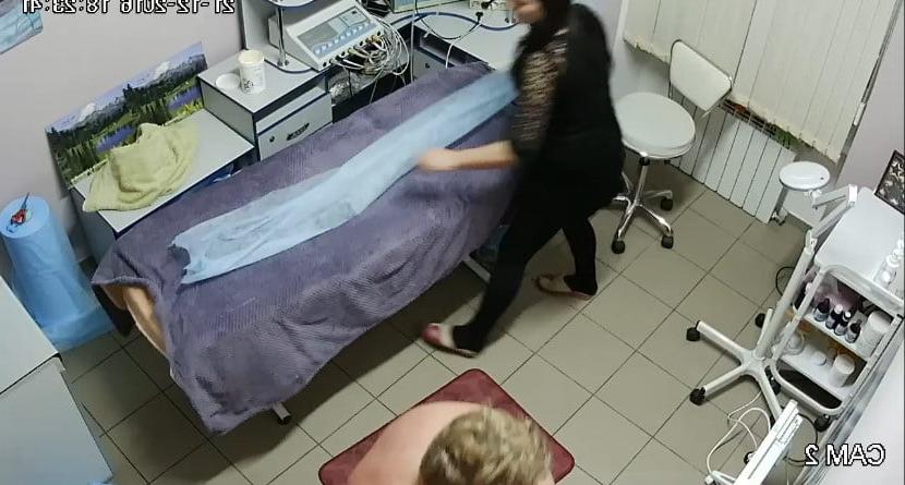 25P Hidden cameras. Beauty salon spying on mom 10