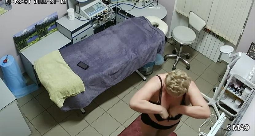 25P Hidden cameras. Beauty salon spying on mom 10