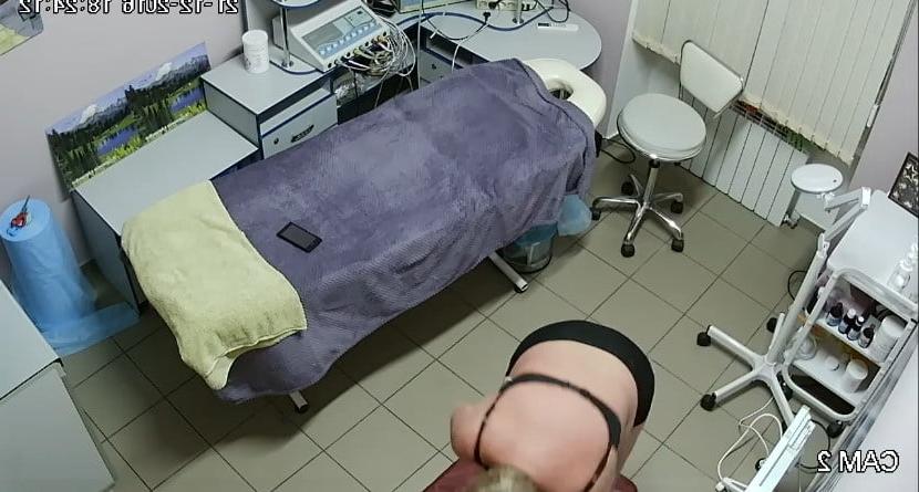 25P Hidden cameras. Beauty salon spying on mom 10