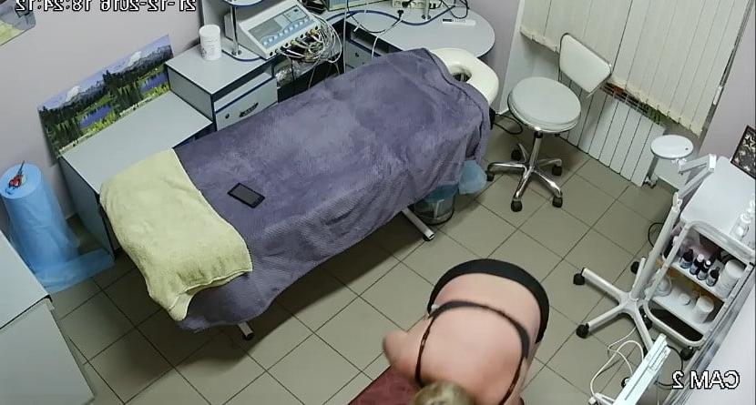 25P Hidden cameras. Beauty salon spying on mom 10