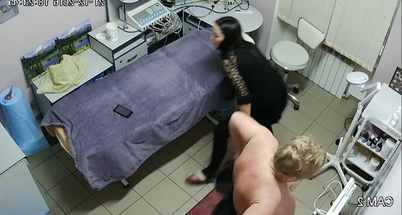 25P Hidden cameras. Beauty salon spying on mom 10