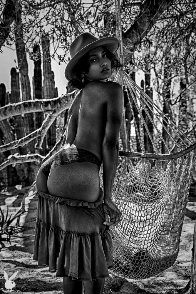 25P Beauty in Black and White 14