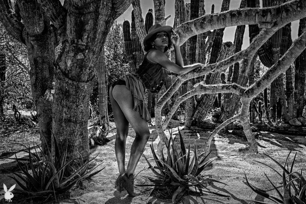 25P Beauty in Black and White 14