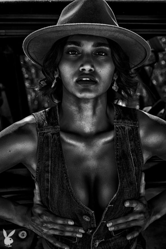 25P Beauty in Black and White 14