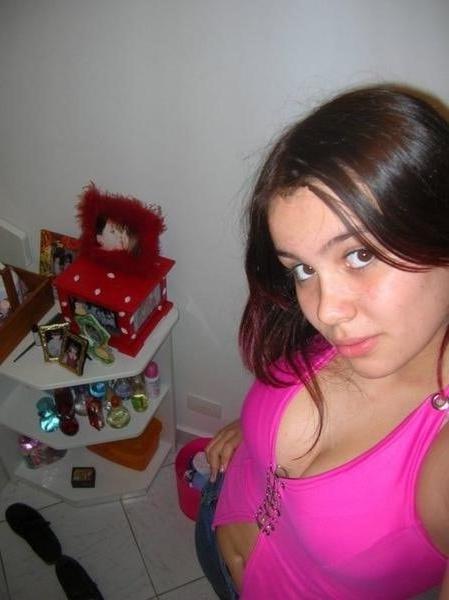 23P Busty brunette