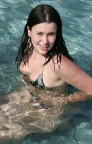 23P Busty brunette