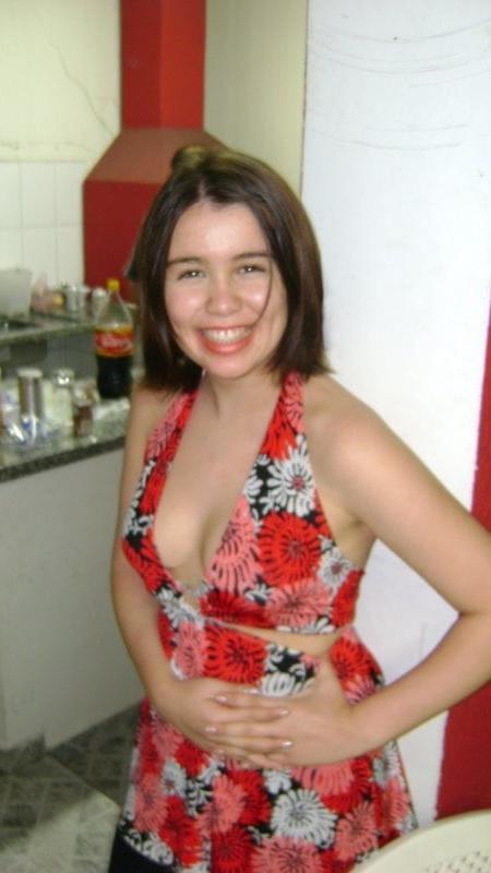 23P Busty brunette