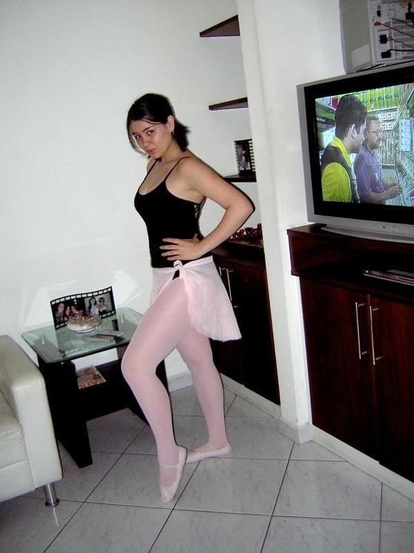 23P Busty brunette