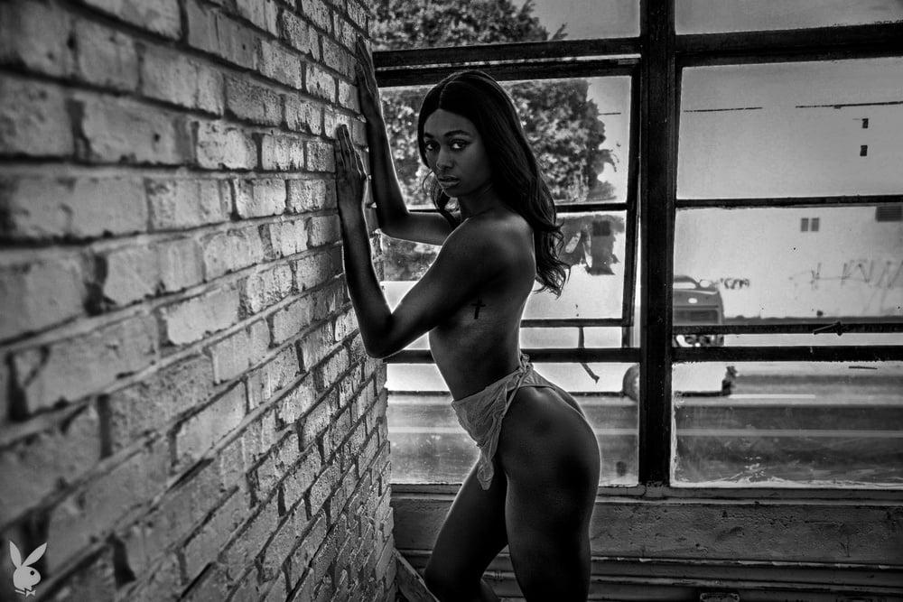 25P Beauty in Black and White 12