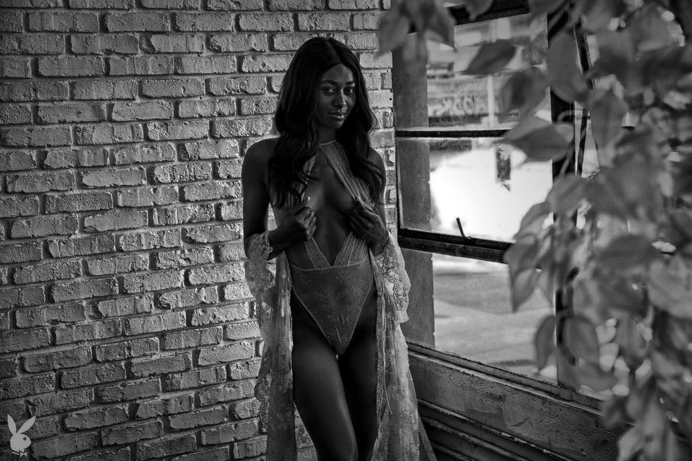 25P Beauty in Black and White 12