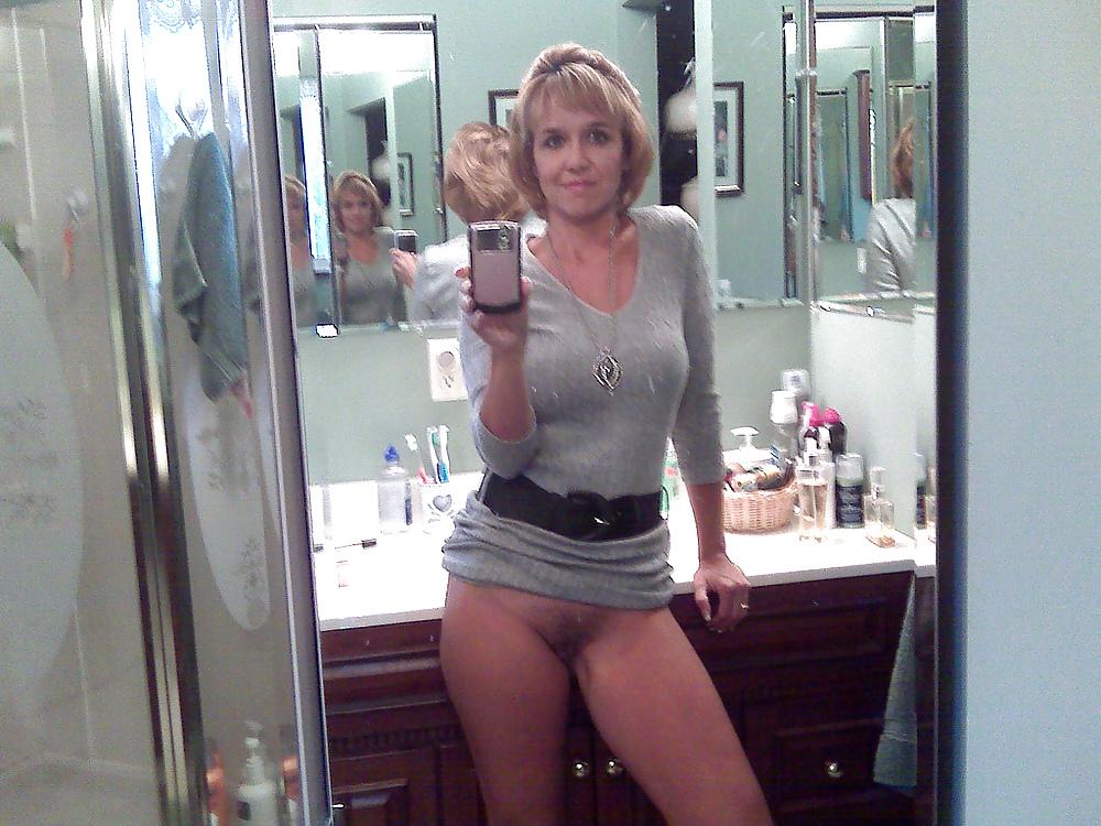 25P MILF Self Pictures