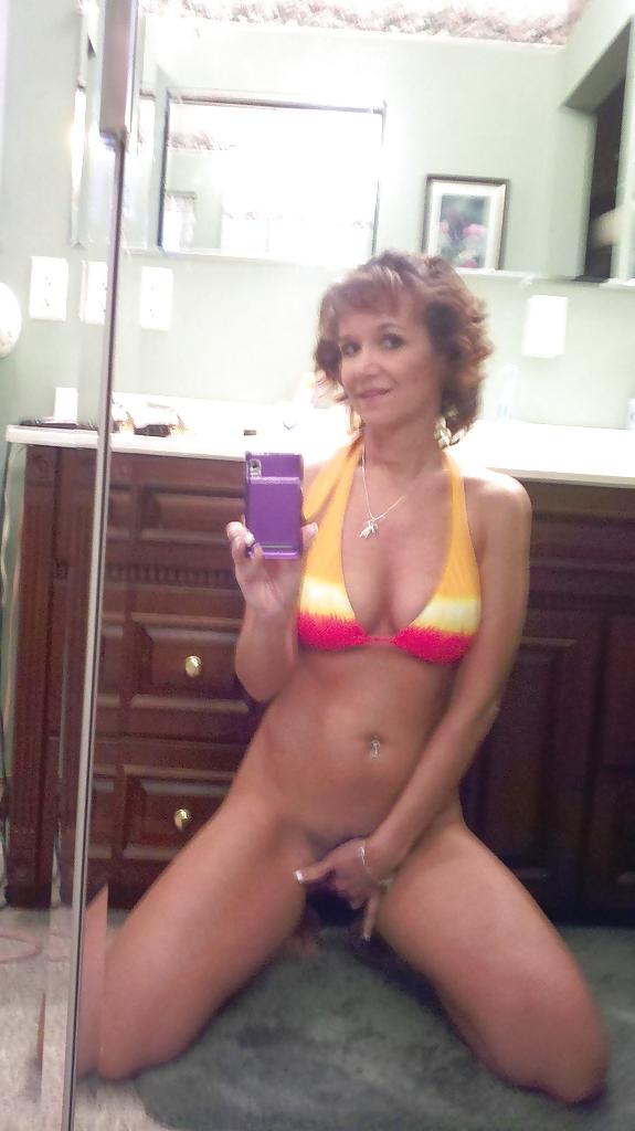 25P MILF Self Pictures