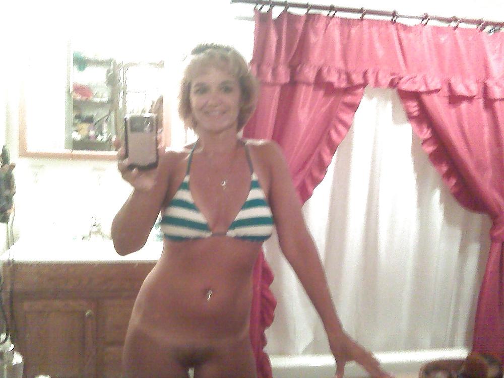 25P MILF Self Pictures