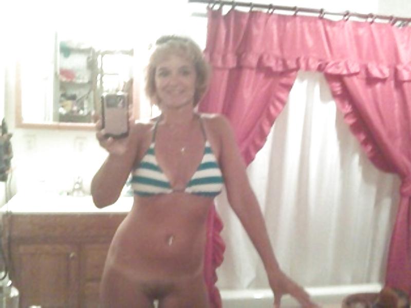 25P MILF Self Pictures