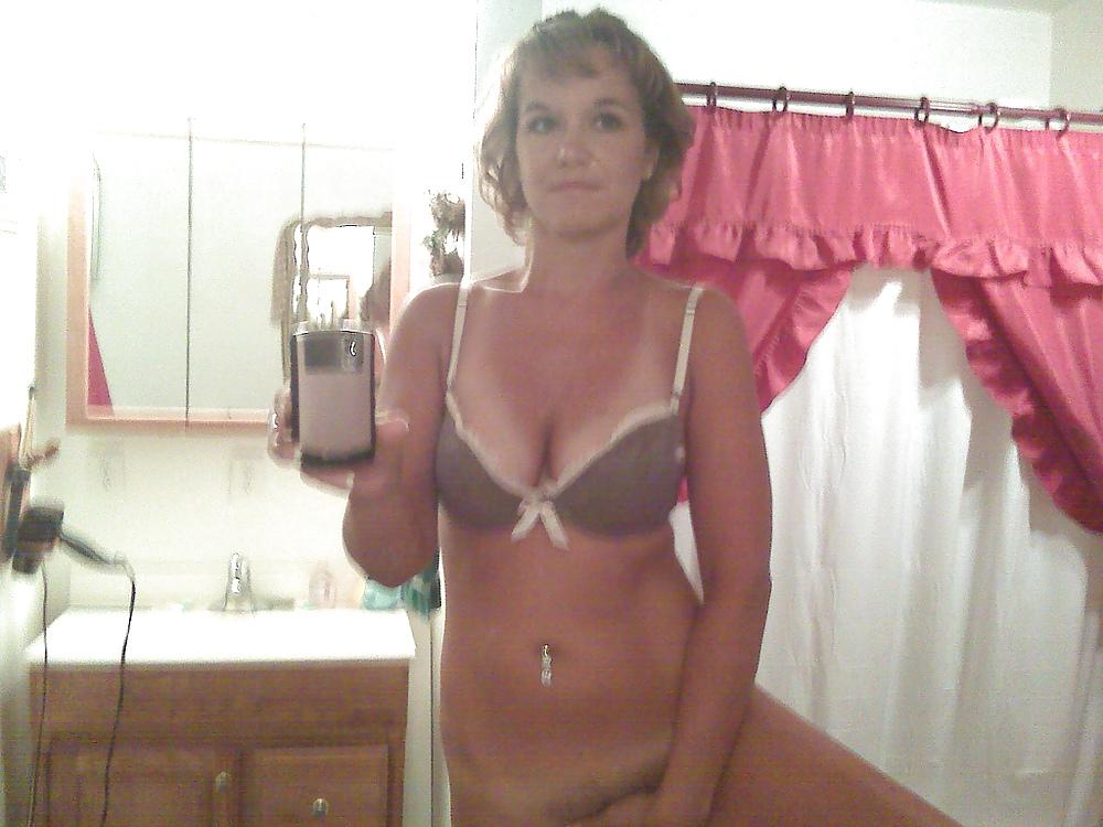25P MILF Self Pictures