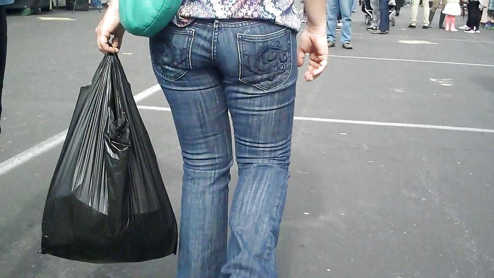 25P Blue jeans stuffed with rear ends ass & butts