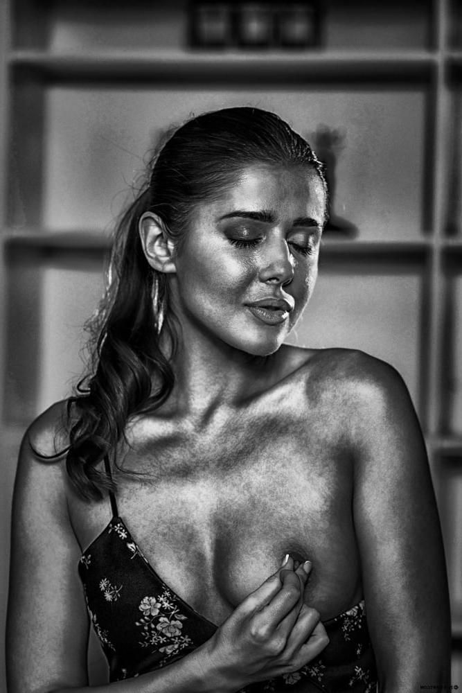 25P Beauty in Black and White 27