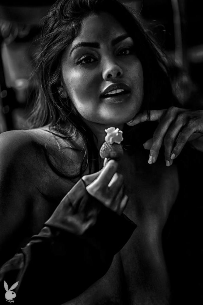 25P Beauty in Black and White 26