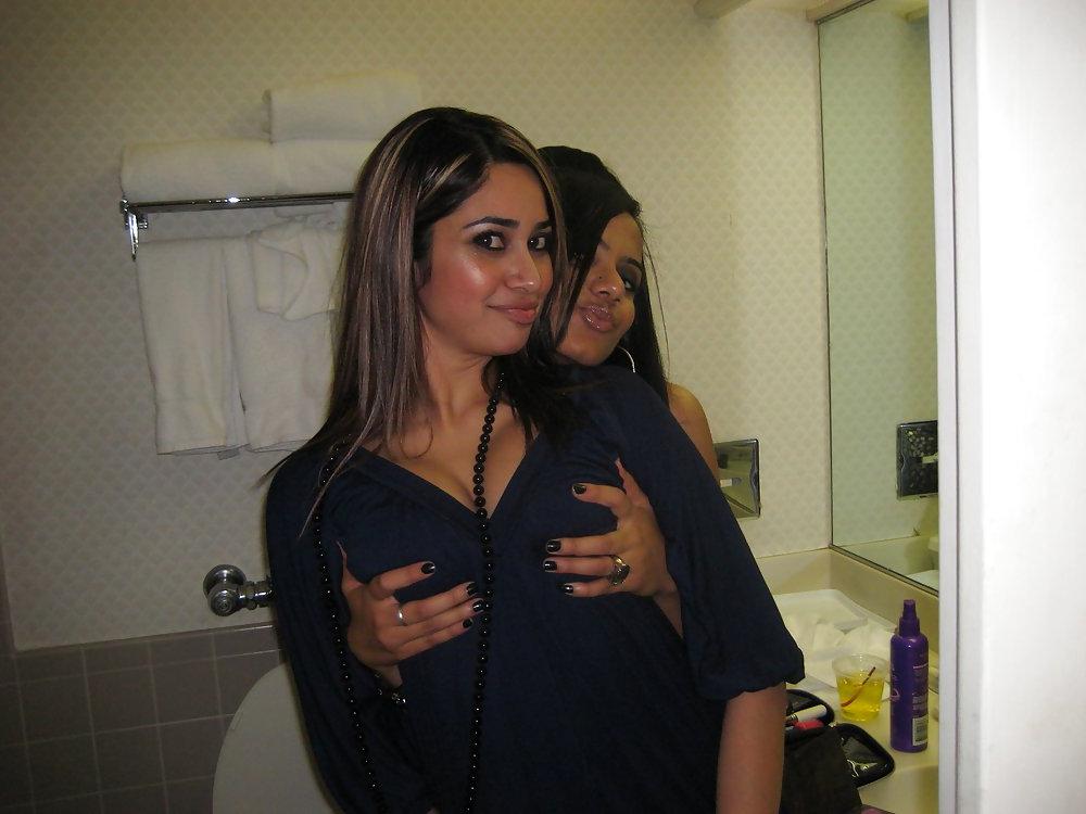 8P Desi Indian Babe