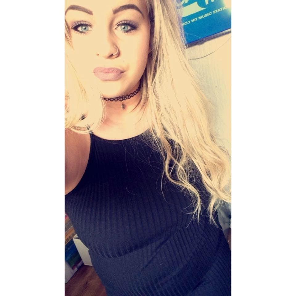 11P Busty Chav Delight 3