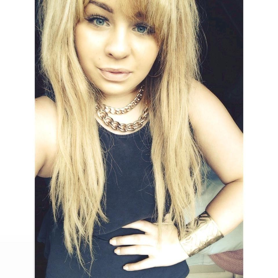 11P Busty Chav Delight 3
