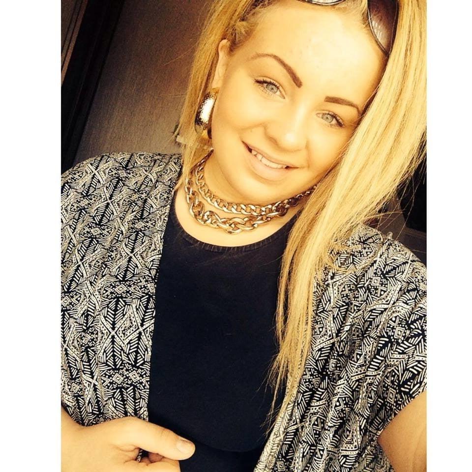 11P Busty Chav Delight 3