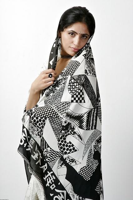 25P Beauty and saree