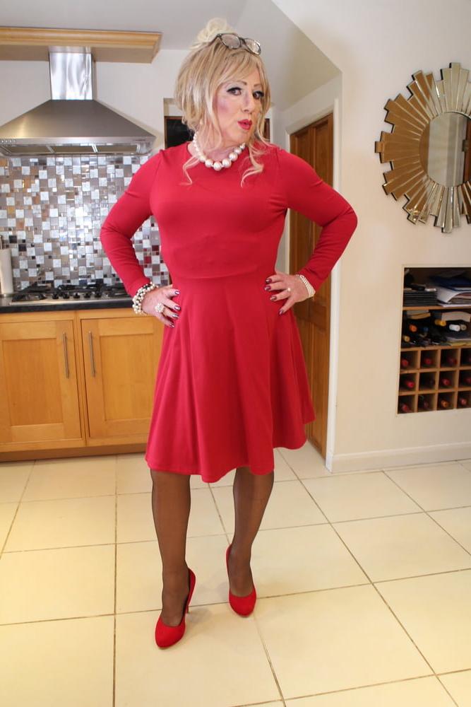 25P Gallery 283- Sindy in re d dress