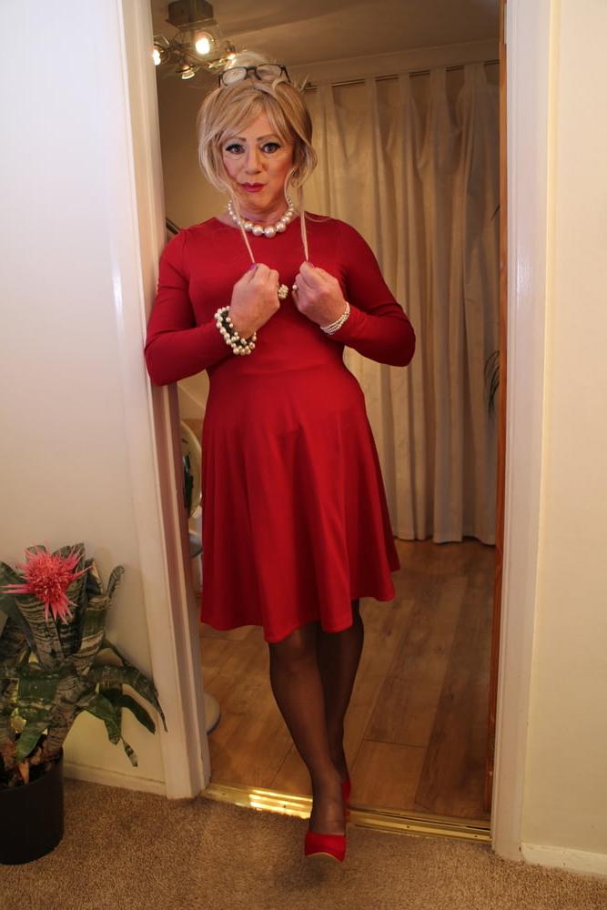 25P Gallery 283- Sindy in re d dress