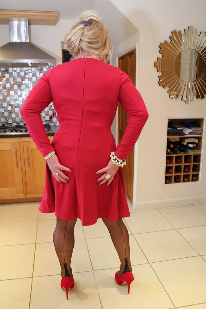 25P Gallery 283- Sindy in re d dress