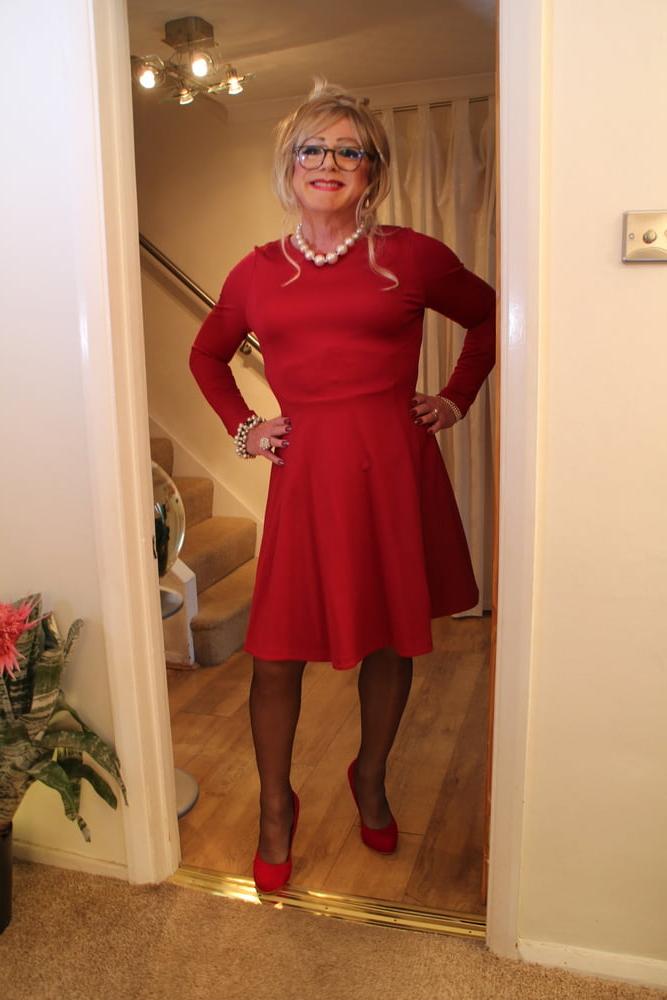 25P Gallery 283- Sindy in re d dress