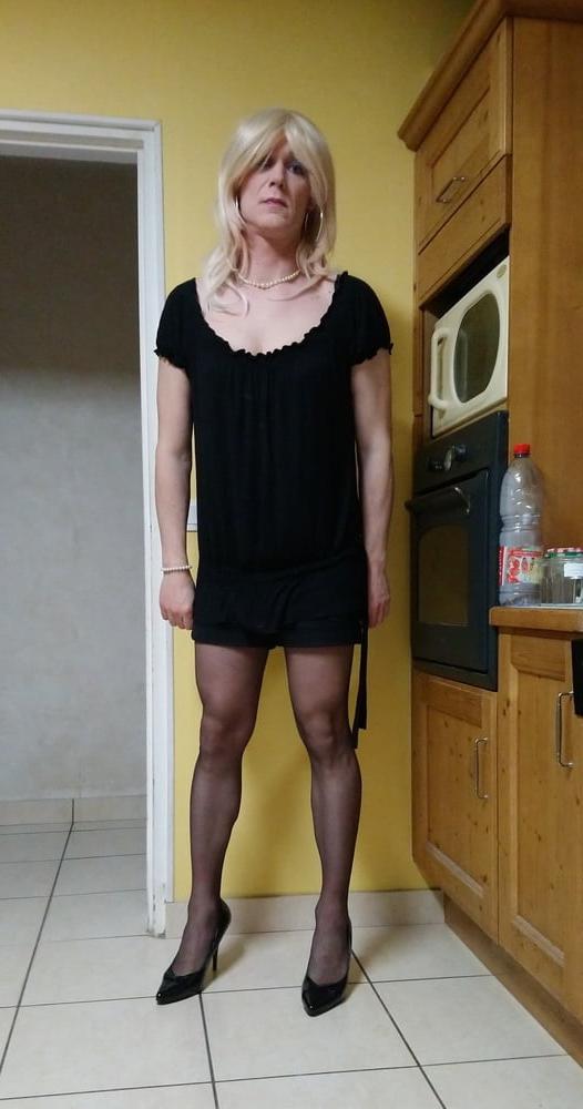 11P Little black short april 2020