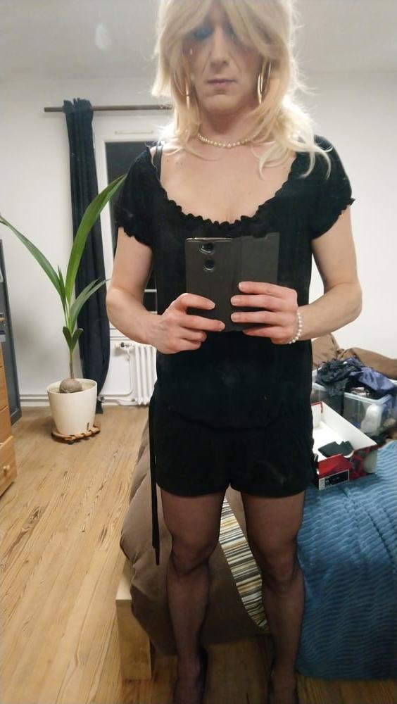 11P Little black short april 2020