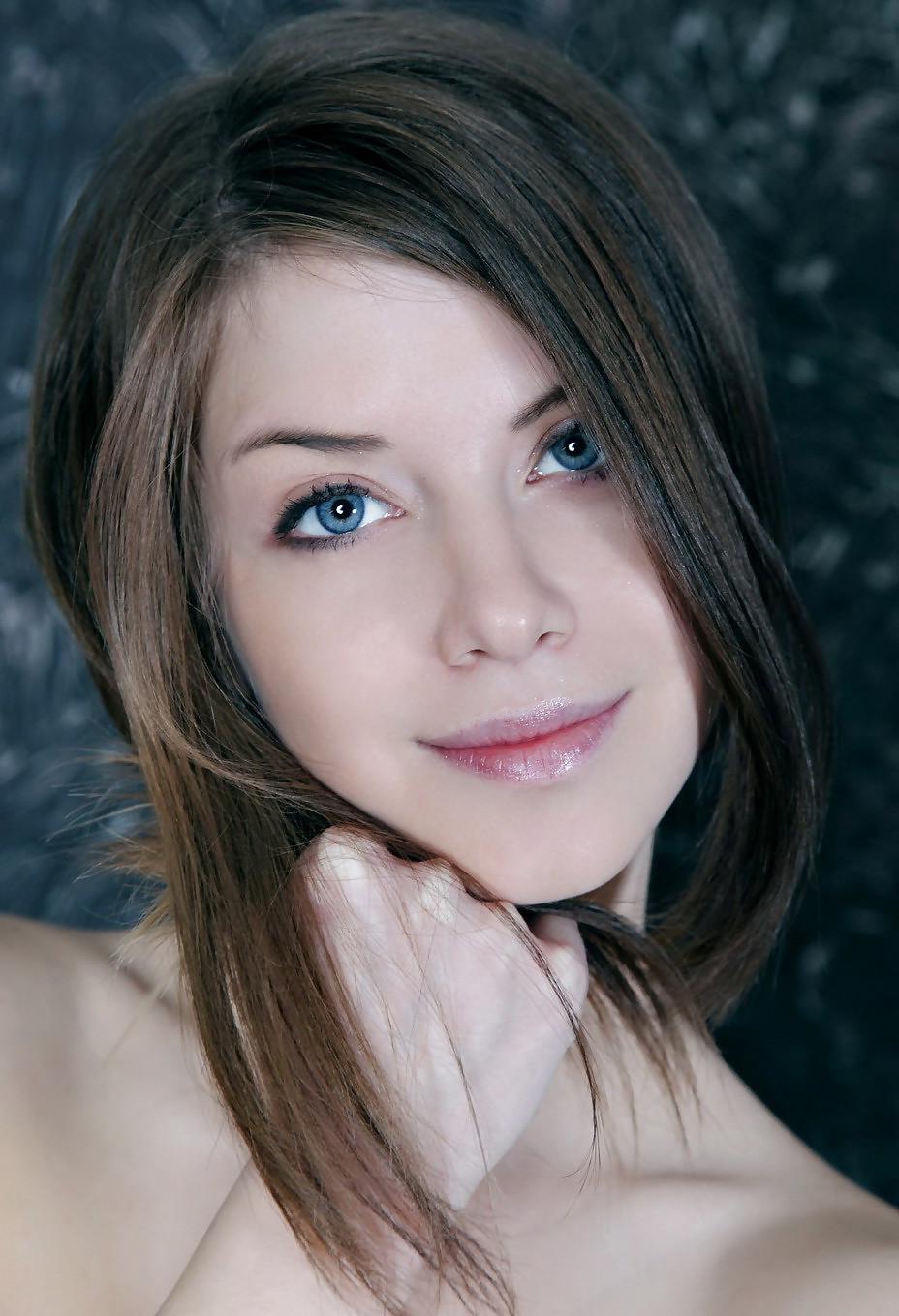 20P NICE BLUE EYES
