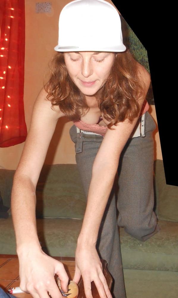 25P French redhead with a gr8 body