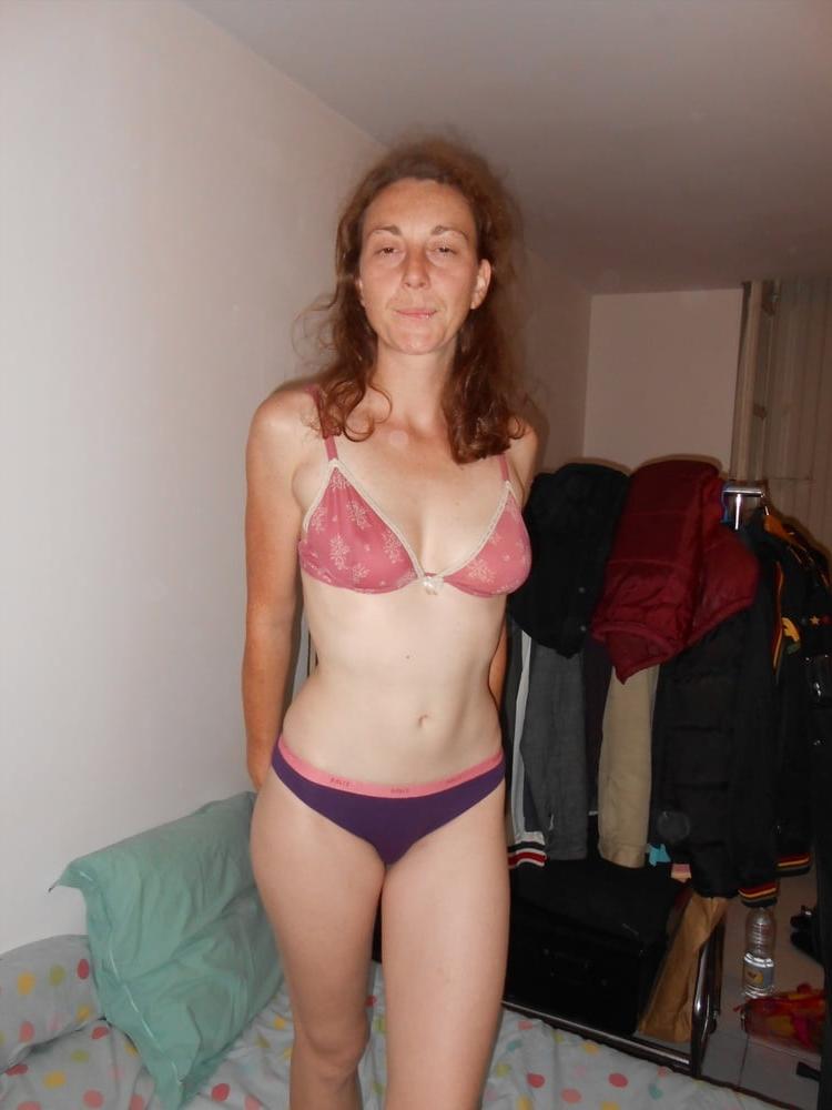 25P French redhead with a gr8 body