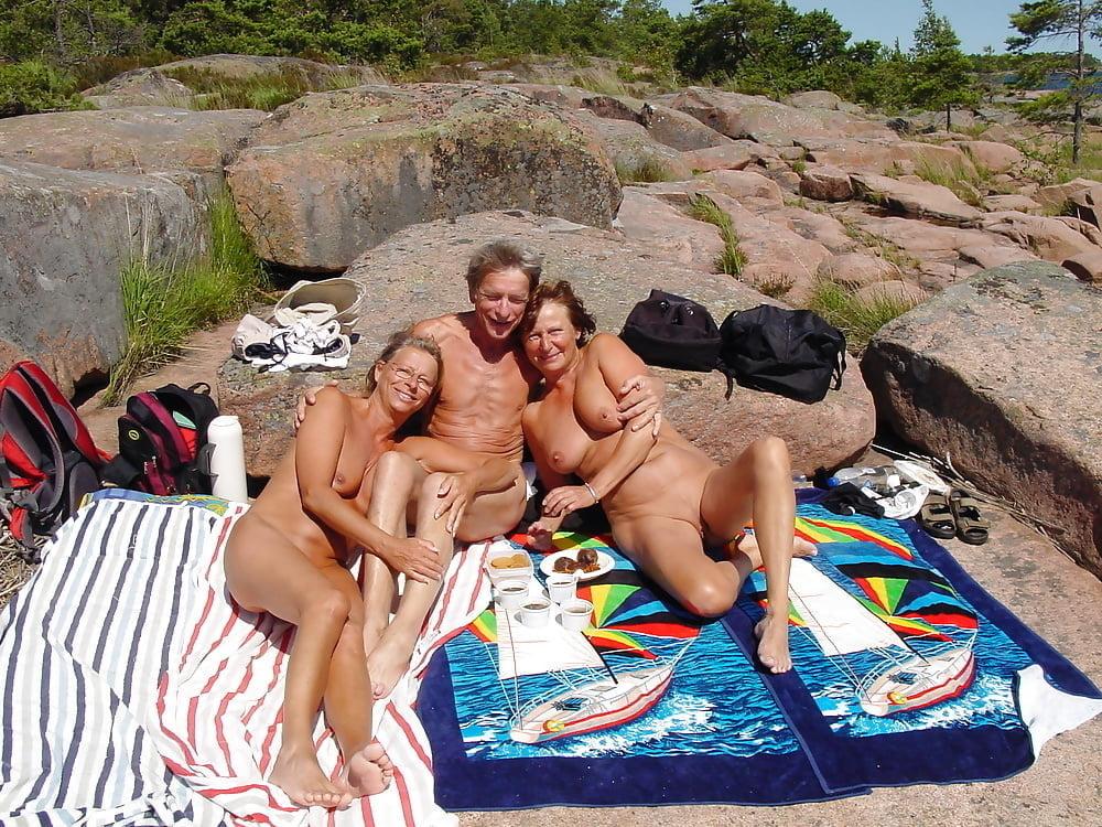 25P Outdoor Swingers 04-03