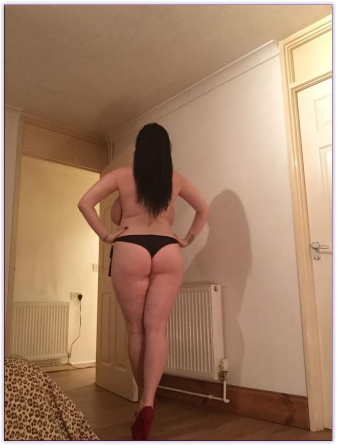 25P Busty MILF