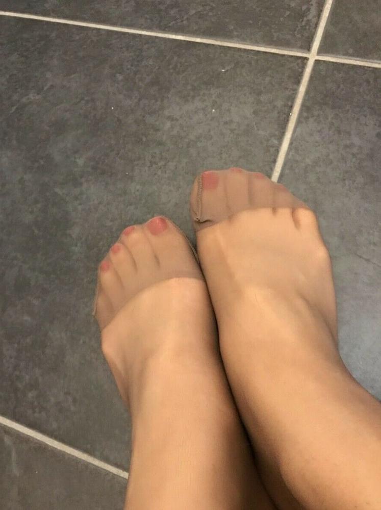25P Amateur pantyhose 8