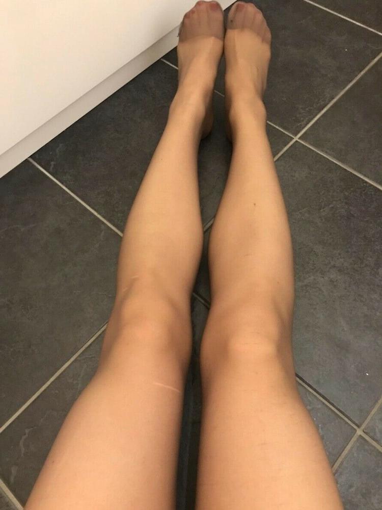 25P Amateur pantyhose 8