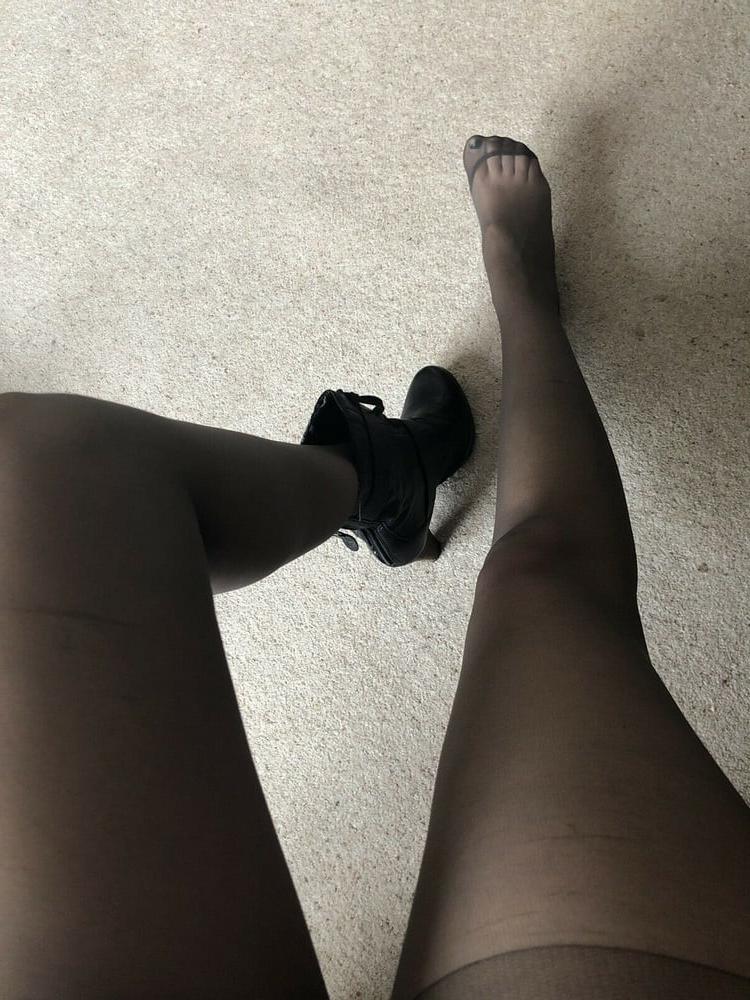 25P Amateur pantyhose 8