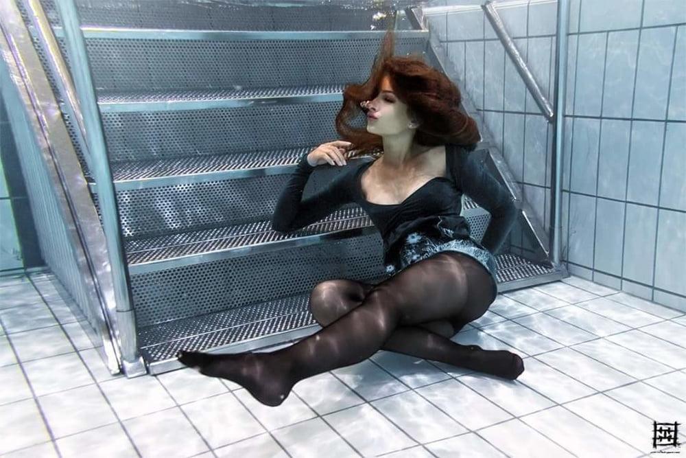 22P wet pantyhose 6